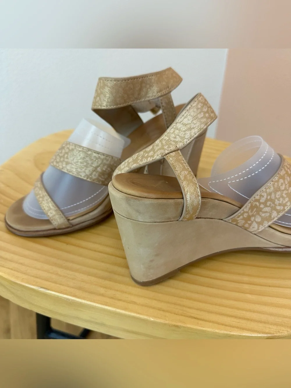 Corso Como Leather Gold Metallic Sandals Womens 9M Strappy Wedge CC-NASHILA